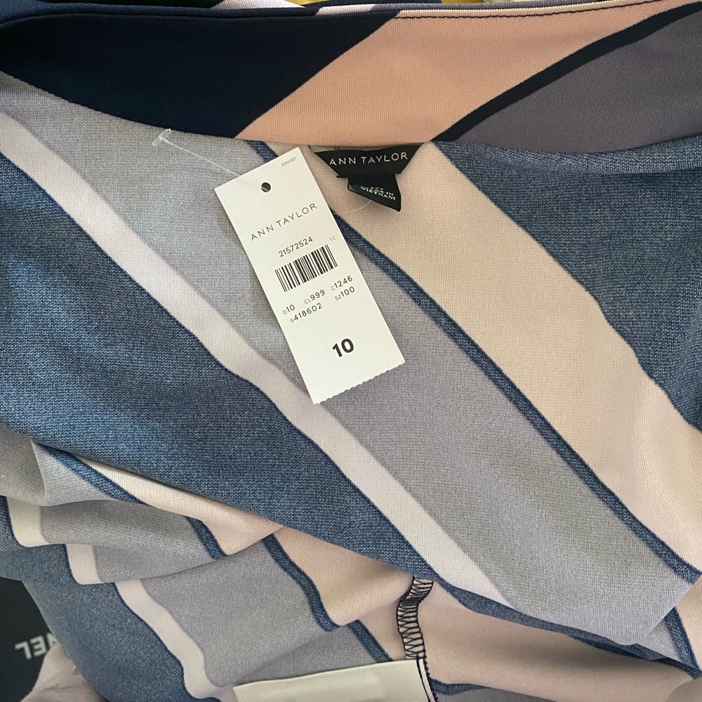 Ann Taylor wrap dress - Picture 3 of 3